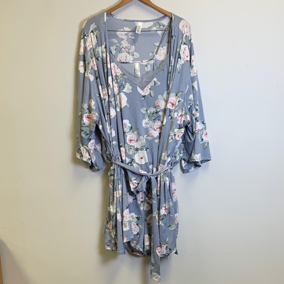 Flora Nikrooz Other - Flora Blue Floral Lace-Trim Robe & Chemise Set